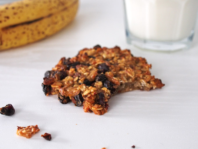 Banana Oatmeal Cookie recipe for a healthy breakfast | The Worktop