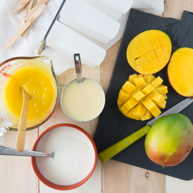 Mango and Yogurt Popsicles - super #healthy and delicious! | The Worktop 