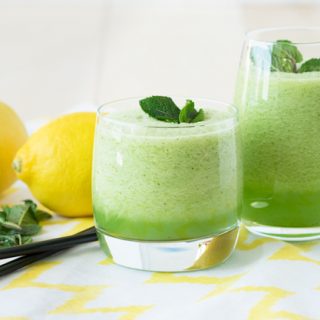 Mint Honeydew Smoothie for a refreshing summer drink! | The Worktop #smoothie #breakfast