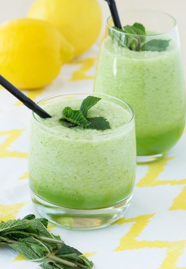 Mint Honeydew Smoothie for a refreshing summer drink! | The Worktop #smoothie #breakfast