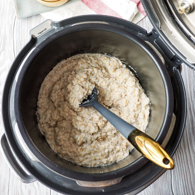 Overnight Slow Cooker Oatmeal | The Worktop