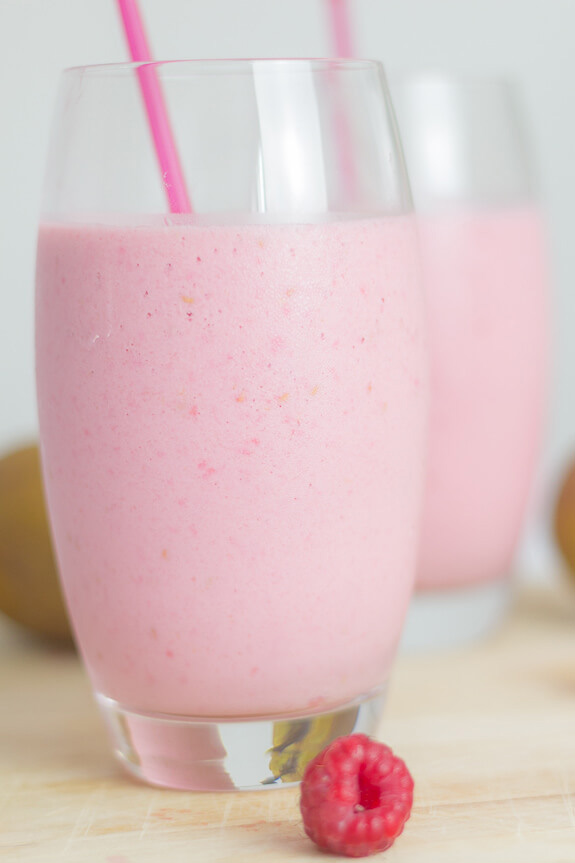 Raspberry and Pear Smoothie | Fruity Breakfast Smoothies | The Worktop