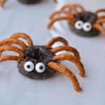 Spider with pretzel - cute halloween idea